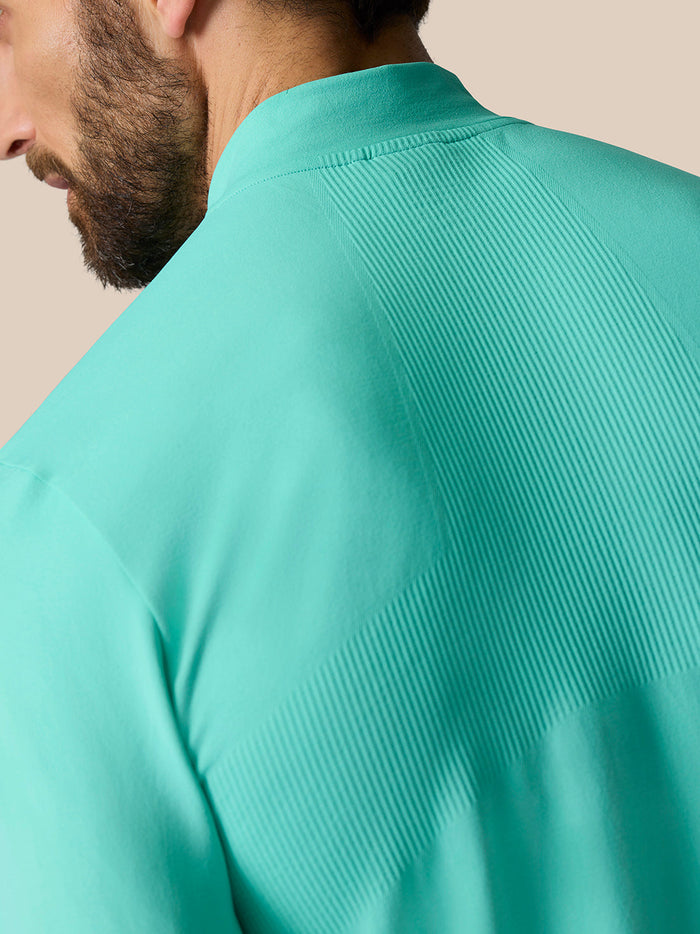 Close up of back shoulder showing ribbed ventilation panel on light aqua Zone Training top