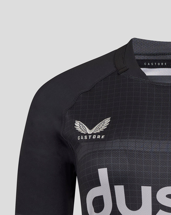 Shoulder and neckline close-up of Bath Rugby replica shirt with Castore branding at the collar