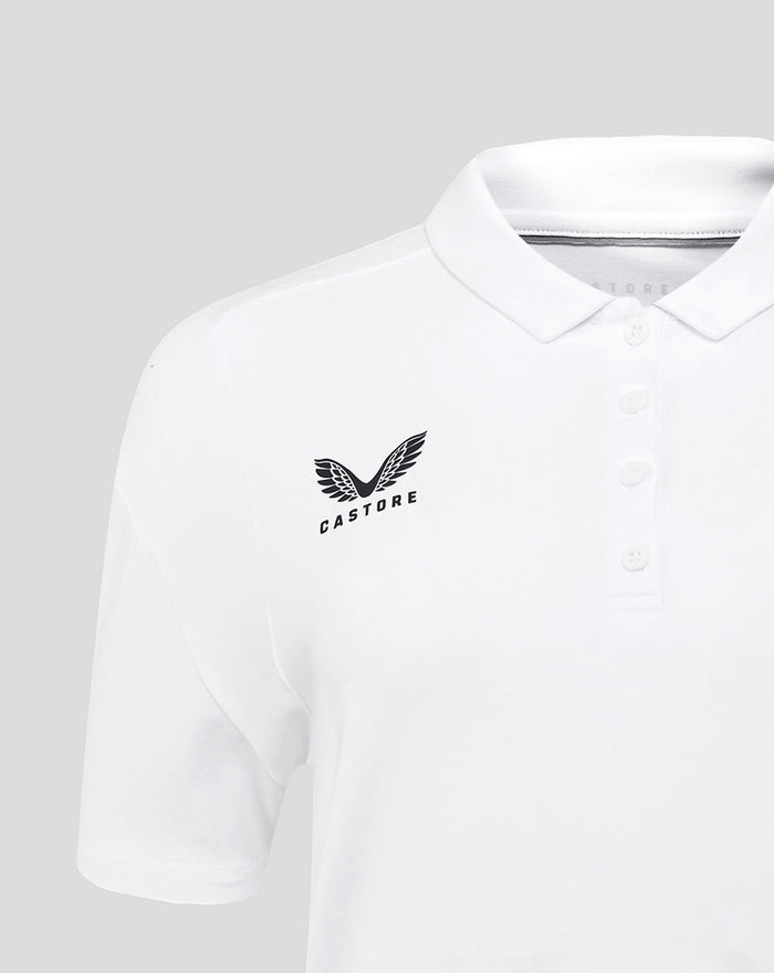 White travel polo close up showing the collar and Castore logo on the left chest
