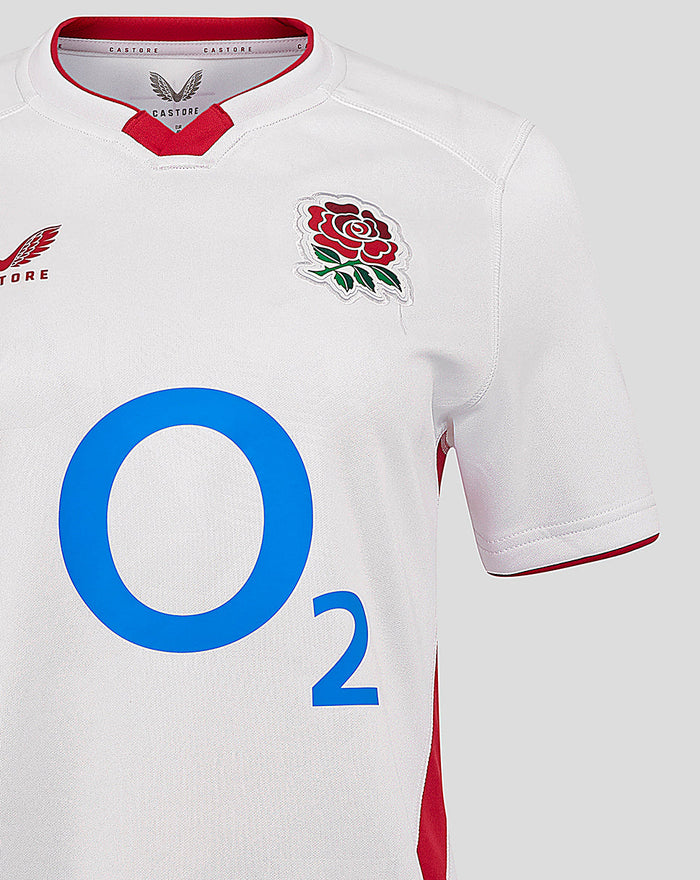 Close-up of upper chest on white England Rugby home shirt showing rose crest on left and large O2 sponsor across front.