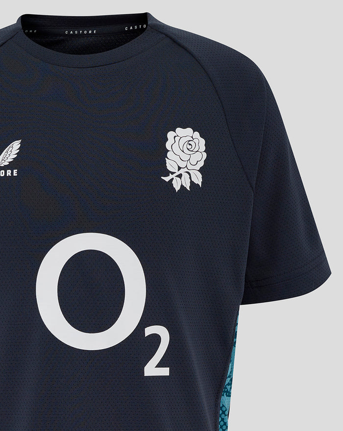 Close-up of chest area showing rose crest on the right chest and a large O2 logo centered on the navy shirt